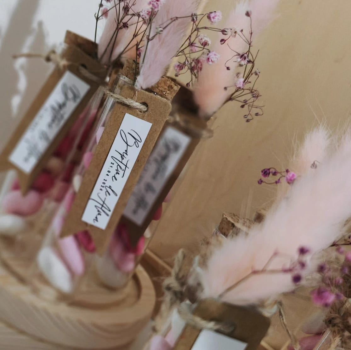 Cadeaux invités baptême ou mariage – éprouvettes en verre remplies de dragées